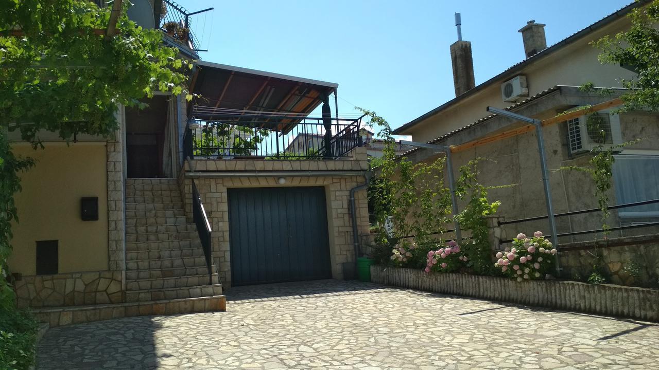 סנג' Guest House Julia מראה חיצוני תמונה